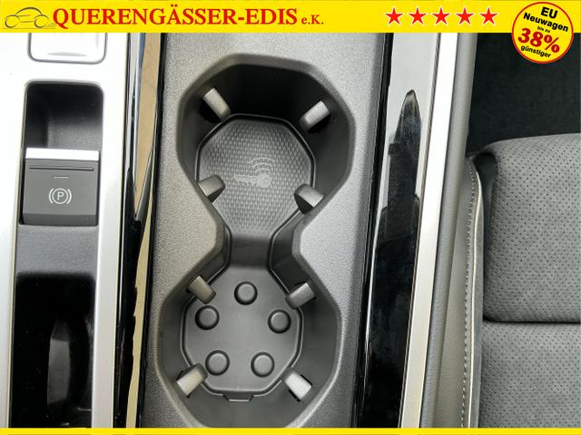 Volkswagen / Passat Variant / Schwarz / Elegance / Grenadilla Black / , Beispielbilder, ggf. teilweise mit Sonderausstattung