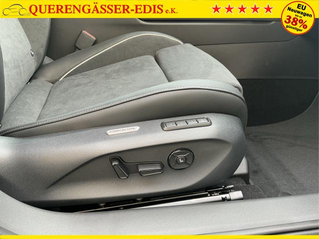 Volkswagen / Passat Variant / Schwarz / Elegance / Grenadilla Black / , Beispielbilder, ggf. teilweise mit Sonderausstattung