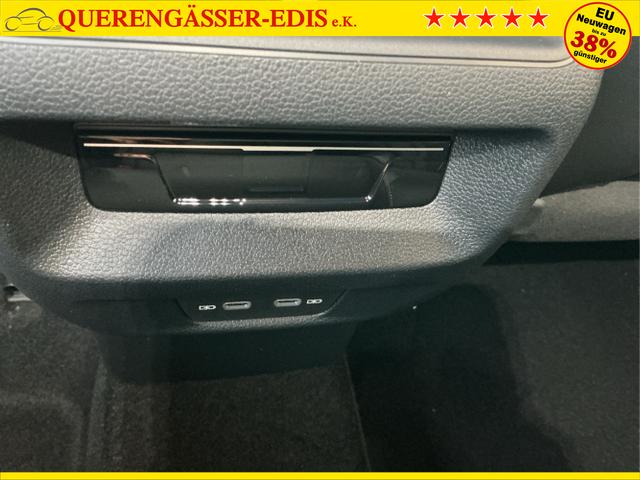 Volkswagen / Tiguan / Schwarz / R-Line / Deep Black Perleffekt / , Beispielbilder, ggf. teilweise mit Sonderausstattung