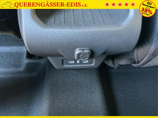 Dacia / Duster / Gr&uuml;n / Extreme / Dusty Khaki / , Beispielbilder, ggf. teilweise mit Sonderausstattung