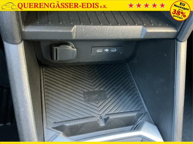 Dacia / Duster / Gr&uuml;n / Extreme / Dusty Khaki / , Beispielbilder, ggf. teilweise mit Sonderausstattung