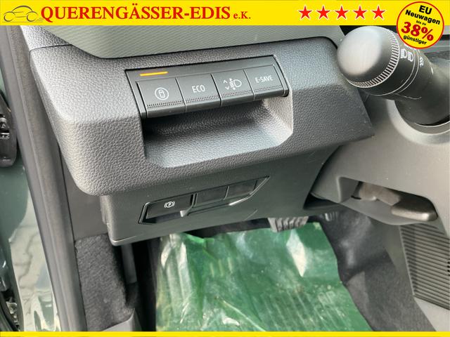 Dacia / Duster / Gr&uuml;n / Extreme / Dusty Khaki / , Beispielbilder, ggf. teilweise mit Sonderausstattung