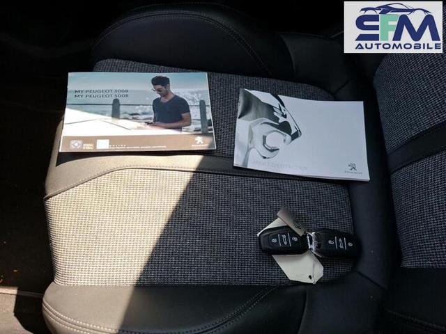 Peugeot 5008 Allure Business/7 Sitzer /1.Hand/ 1 Jahr Garantie/ T&Uuml;V NEU/Kamera/ NAVI/PDC 