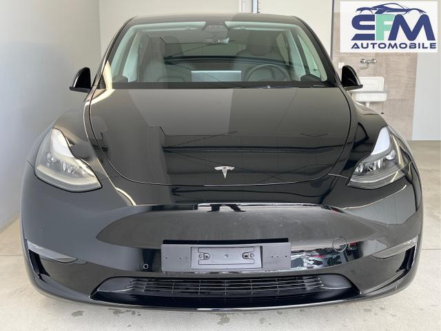 Tesla / Model Y / Schwarz / / / 393kW / 534PS
