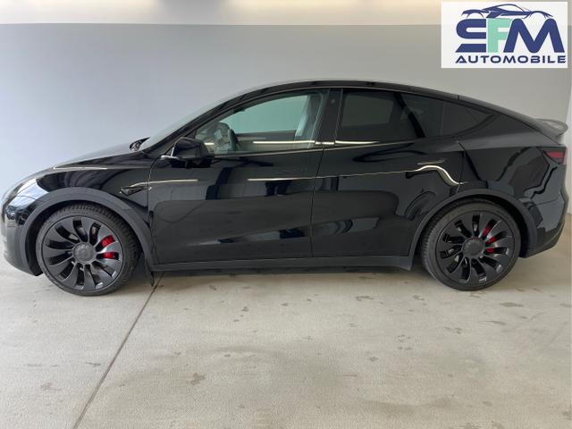 Tesla / Model Y / Schwarz / / / 393kW / 534PS