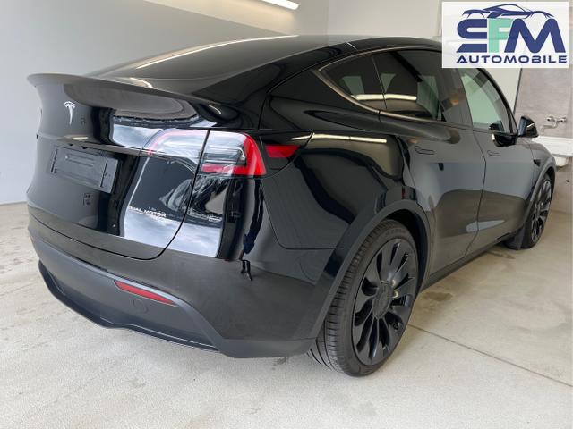 Tesla / Model Y / Schwarz / / / 393kW / 534PS