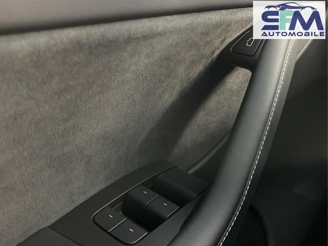 Tesla / Model Y / Schwarz / / / 393kW / 534PS