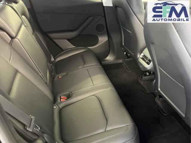 Tesla / Model Y / Schwarz / / / 393kW / 534PS