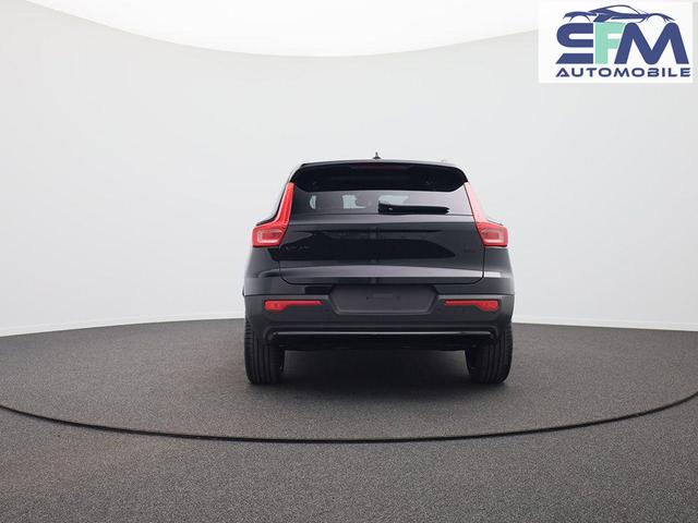 Volvo XC40 2.0 Black Edition Plus B4 Mild-Hybrid 197PS Automatik elektr. PanoDach R&uuml;ckf.Kamera PDC v+h ACC el.Heckklappe Harman/Kardon-Sound Klimaautomatik Sitzheizung Lenkradheizung Apple CarPlay Android Auto 20-LM 