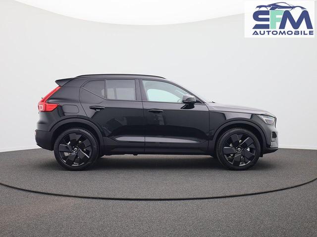 Volvo XC40 2.0 Black Edition Plus B4 Mild-Hybrid 197PS Automatik elektr. PanoDach R&uuml;ckf.Kamera PDC v+h ACC el.Heckklappe Harman/Kardon-Sound Klimaautomatik Sitzheizung Lenkradheizung Apple CarPlay Android Auto 20-LM 