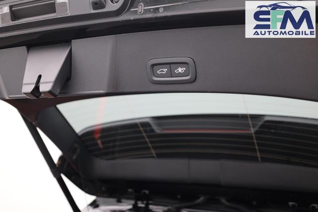 Volvo XC40 2.0 Black Edition Plus B4 Mild-Hybrid 197PS Automatik elektr. PanoDach R&uuml;ckf.Kamera PDC v+h ACC el.Heckklappe Harman/Kardon-Sound Klimaautomatik Sitzheizung Lenkradheizung Apple CarPlay Android Auto 20-LM 