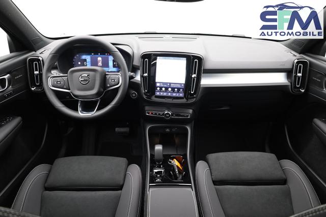 Volvo XC40 2.0 Black Edition Plus B4 Mild-Hybrid 197PS Automatik elektr. PanoDach R&uuml;ckf.Kamera PDC v+h ACC el.Heckklappe Harman/Kardon-Sound Klimaautomatik Sitzheizung Lenkradheizung Apple CarPlay Android Auto 20-LM 