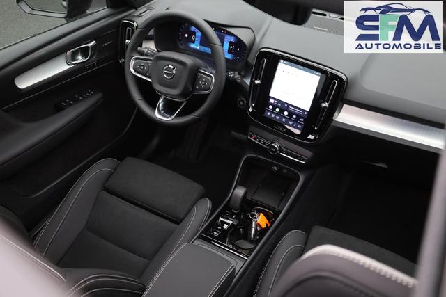 Volvo XC40 2.0 Black Edition Plus B4 Mild-Hybrid 197PS Automatik elektr. PanoDach R&uuml;ckf.Kamera PDC v+h ACC el.Heckklappe Harman/Kardon-Sound Klimaautomatik Sitzheizung Lenkradheizung Apple CarPlay Android Auto 20-LM 