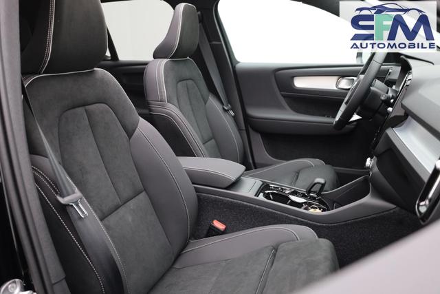Volvo XC40 2.0 Black Edition Plus B4 Mild-Hybrid 197PS Automatik elektr. PanoDach R&uuml;ckf.Kamera PDC v+h ACC el.Heckklappe Harman/Kardon-Sound Klimaautomatik Sitzheizung Lenkradheizung Apple CarPlay Android Auto 20-LM 