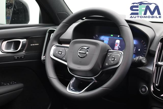 Volvo XC40 2.0 Black Edition Plus B4 Mild-Hybrid 197PS Automatik elektr. PanoDach R&uuml;ckf.Kamera PDC v+h ACC el.Heckklappe Harman/Kardon-Sound Klimaautomatik Sitzheizung Lenkradheizung Apple CarPlay Android Auto 20-LM 