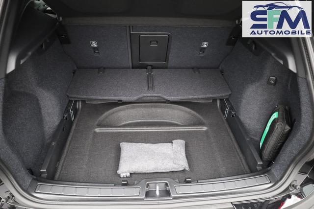 Volvo XC40 2.0 Black Edition Plus B4 Mild-Hybrid 197PS Automatik elektr. PanoDach R&uuml;ckf.Kamera PDC v+h ACC el.Heckklappe Harman/Kardon-Sound Klimaautomatik Sitzheizung Lenkradheizung Apple CarPlay Android Auto 20-LM 