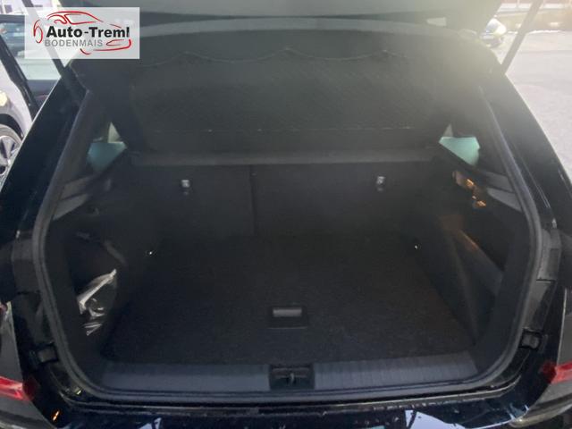 Skoda Kamiq Monte Carlo Facelift 1.0 TSI DSG 116 PS Matrix 5JG Ebener Ladeboden LED 17" ALU Kajam Pano Kamera PDCvo+hi SHZ Lenkradheizung Navi via Smart Link 