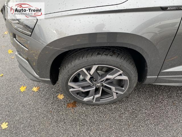Skoda Karoq Sportline 2.0 TSI DSG 190 PS 4x4 5JG AHK Navi Pano 19" Alu beh.WS. SHZvo+hi Kamera PCDvo+hi variabler Ladeboden 