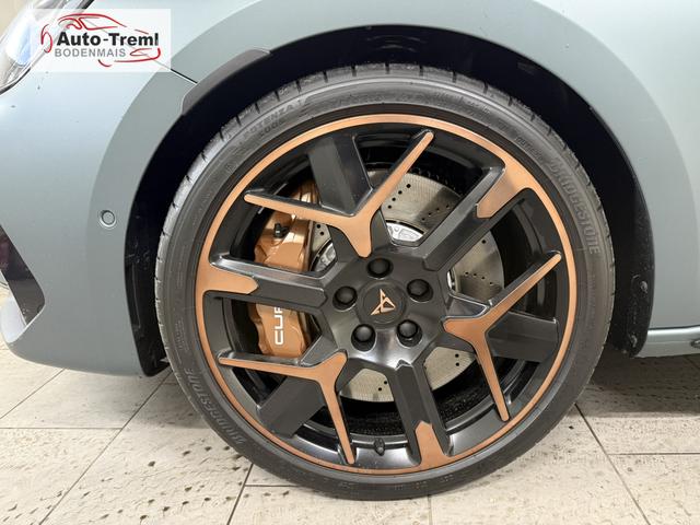 Cupra Leon Sportstourer ST VZ Extreme 2.0 TSI DSG 4Drive 333 PS Enceladus Grau Matt AHK Pano Carbon Spiegelkappen 