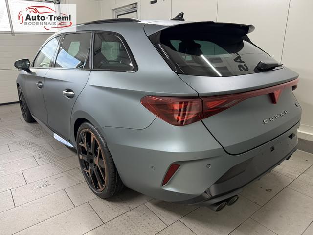Cupra Leon Sportstourer ST VZ Extreme 2.0 TSI DSG 4Drive 333 PS Enceladus Grau Matt AHK Pano Carbon Spiegelkappen 