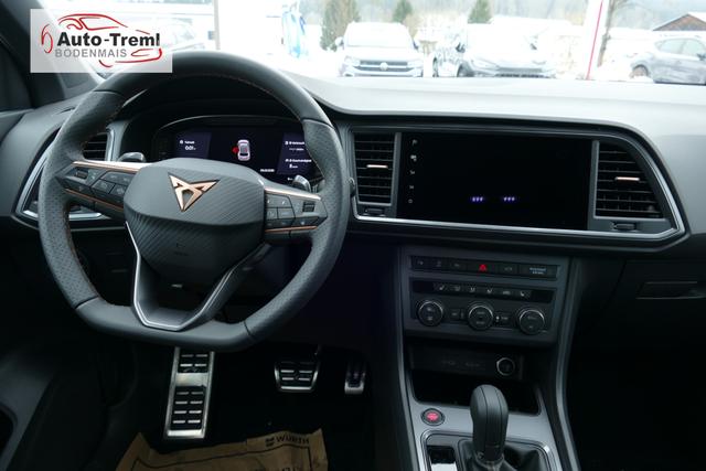 Cupra Ateca 1.5 TSI DSG 150 PS AHK el.Heckklappe 19" Black Matt SHZ LHZ 5JG Assistenz L Dachhimmel schwarz Induktionsladeschale Navi Kamera Parkassist doppelter Ladeboden Reserverad 230 V Steckdose 