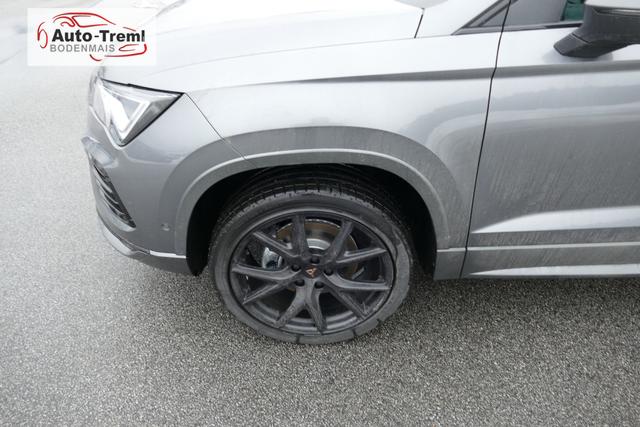 Cupra Ateca 1.5 TSI DSG 150 PS AHK el.Heckklappe 19" Black Matt SHZ LHZ 5JG Assistenz L Dachhimmel schwarz Induktionsladeschale Navi Kamera Parkassist doppelter Ladeboden Reserverad 230 V Steckdose 