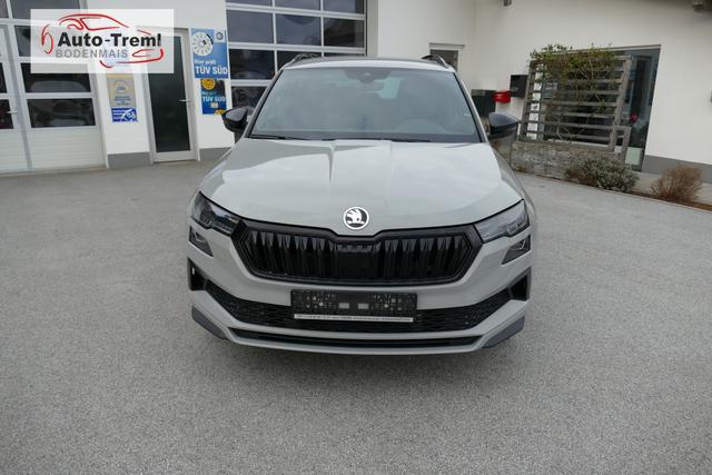 Skoda Karoq Sportline 1.5 TSI DSG 150 PS AHK DCC Virtualles Pedal el.H. Matrix-LED Navi Dopp. Ladeboden Notrad Virtual Cockpit SHZ beh.Lenkrad ACC Facelift 