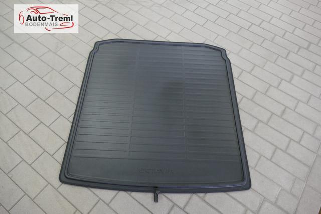 Skoda Octavia Combi RS 2.0 TSI DSG 265 PS Head Up Parklenk Navi SHZ 5JG DCC 19" AHK-Vorbereitung Dopp. Ladeboden Side Assist 