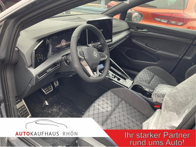 Volkswagen Golf - 1.5 eTSI 110 kW R-Line VIII DSG Black, IQ.Light, 18-Zoll, Navi