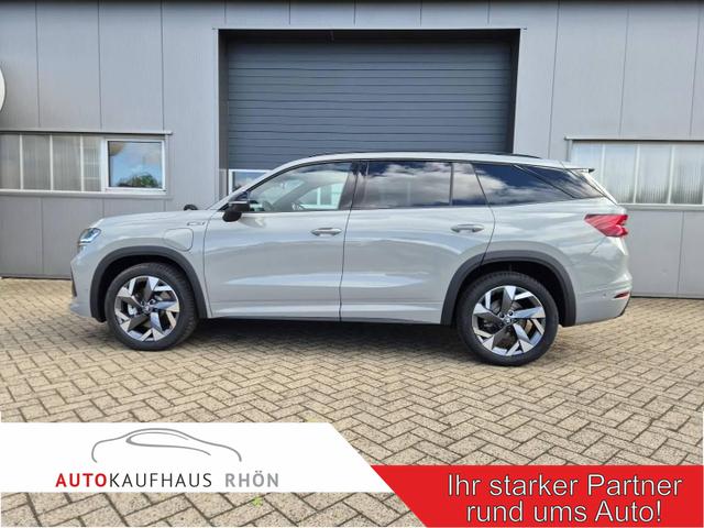 Skoda Kodiaq - Sportline 1.5 TSI 204PS PHEV DSG schwenkb. AHK elektr. PanoDach HUD Alcantara PDC v+h 360&deg;Kamera CANTON Sound Klimaautomatik Sitzheizung Lenkradheizung Navi Apple CarPlay Android Auto 2xKeyless 19"LM vollelektr. Reichweite 116KM