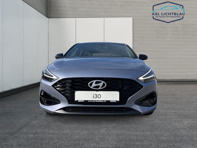 Hyundai / i30 / Blau / / / 