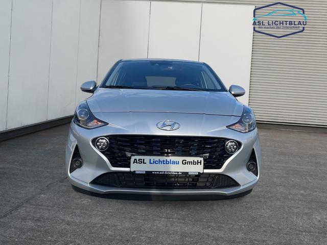 Hyundai / i10 / Silber / / / 