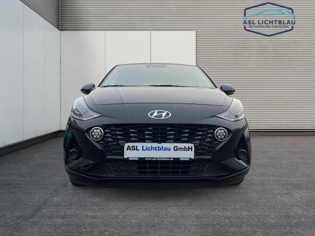 Hyundai / i10 / Schwarz / / / 