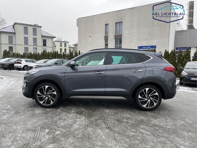Hyundai / TUCSON / Schwarz / / / 
