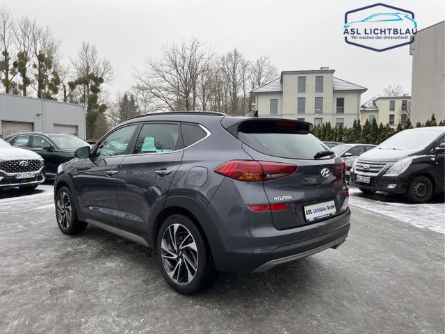 Hyundai / TUCSON / Schwarz / / / 