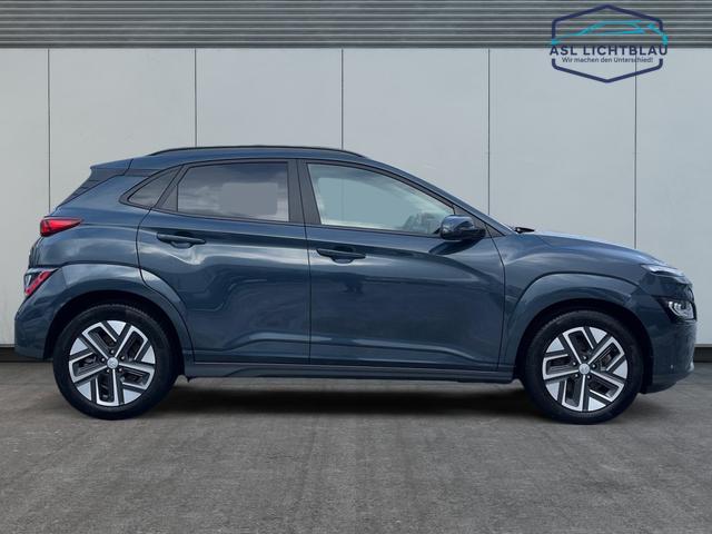 Hyundai / KONA / Schwarz / / / 