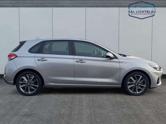 Hyundai / i30 / Silber / / / 