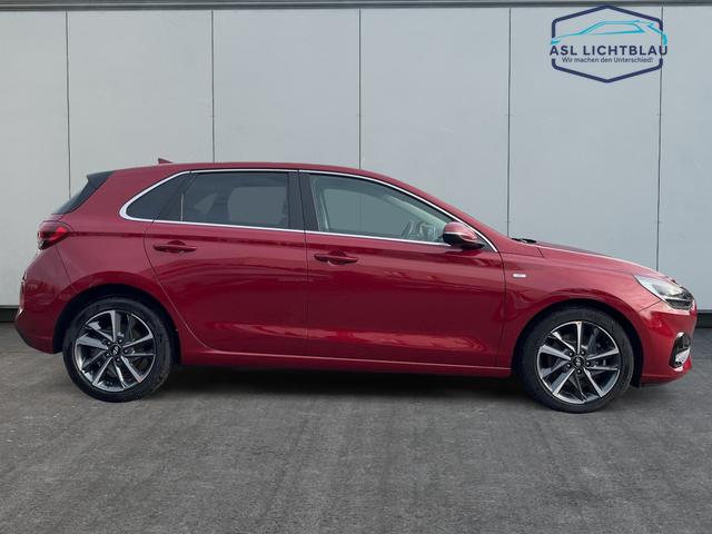 Hyundai / i30 / Rot / / / 