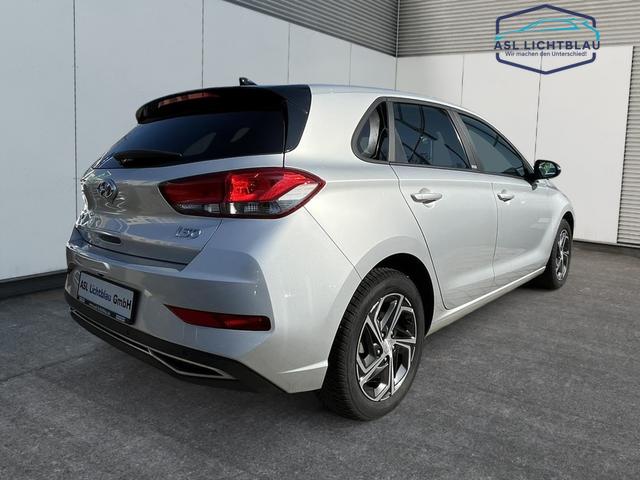 Hyundai i30 1.5 M/T INTRO EDITION Panoramadach 
