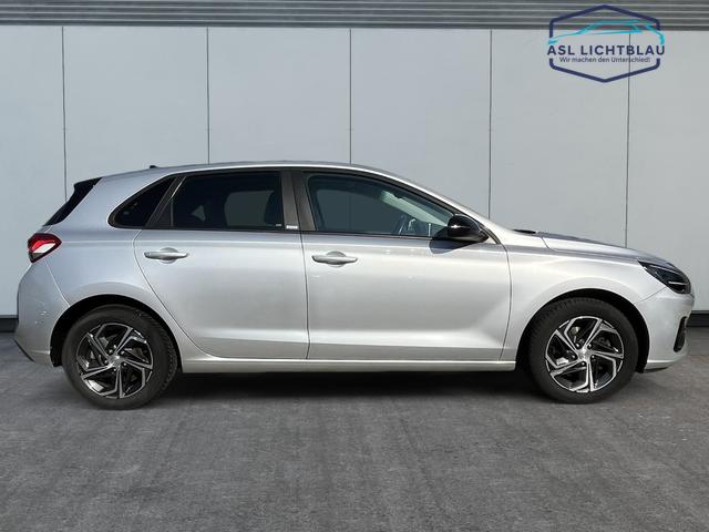 Hyundai i30 1.5 M/T INTRO EDITION Panoramadach 