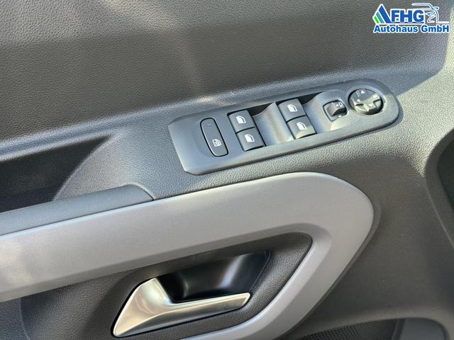 Toyota Proace City Verso 1,5 D-4D Family Automatik L2 7 Sitzer 2ZoKlima Einparkhilfe Apple Kamera 17 Zoll AluTempomat DAB 10 Display 
