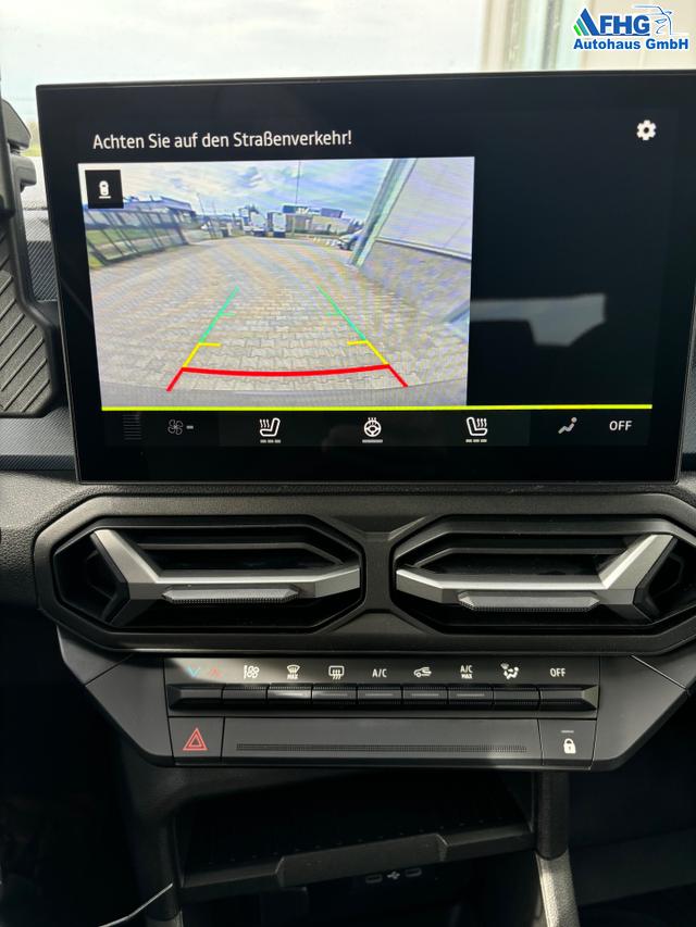 Dacia Duster Expression 1.2 hybrid-G 150 (BENZIN/LPG) Mild-Hybrid 4x4 (ALLRAD) AUTOMATIK, 17" Alufelgen "TERGAN", Klimaanlage, Rückfahrkamera, Parksensoren hinten, LED-Scheinwerfer, Radio Media 10" + Smartphone-Spiegelung, Armlehne, Dachreling, Tempomat 