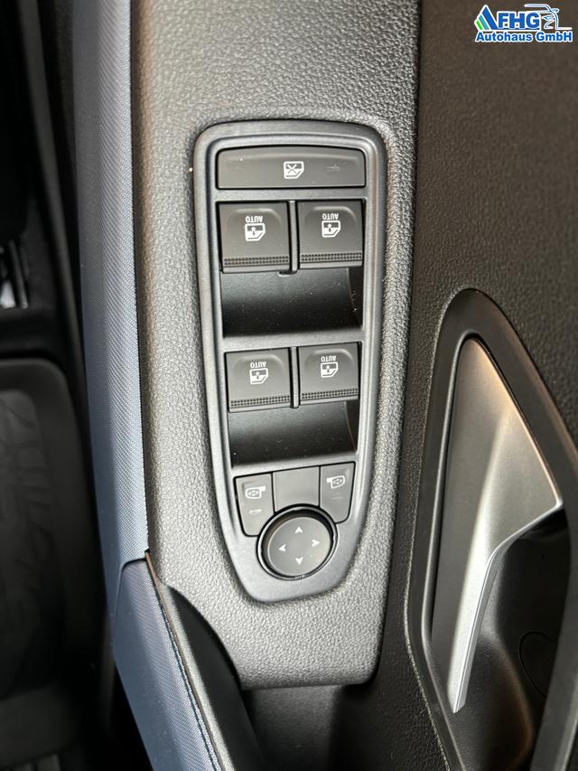 Dacia Duster Expression 1.2 hybrid-G 150 (BENZIN/LPG) Mild-Hybrid 4x4 (ALLRAD) AUTOMATIK, 17" Alufelgen "TERGAN", Klimaanlage, Rückfahrkamera, Parksensoren hinten, LED-Scheinwerfer, Radio Media 10" + Smartphone-Spiegelung, Armlehne, Dachreling, Tempomat 