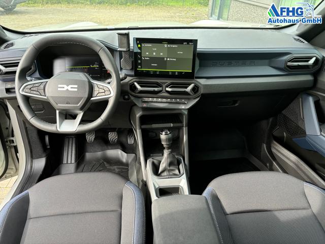 Dacia Duster Expression 1.2 hybrid-G 150 (BENZIN/LPG) Mild-Hybrid 4x4 (ALLRAD) AUTOMATIK, 17" Alufelgen "TERGAN", Klimaanlage, Rückfahrkamera, Parksensoren hinten, LED-Scheinwerfer, Radio Media 10" + Smartphone-Spiegelung, Armlehne, Dachreling, Tempomat 