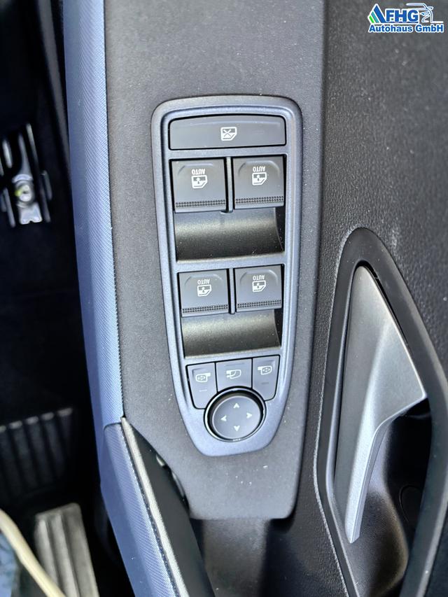 Dacia Bigster Expression 1.2 mild-hybrid 140, 17" Alufelgen, 2-Zonen-Klimaautomatik, Radio 10", Parksensoren hinten, Rückfahrkamera, Tempomat, Lederlenkrad, Dachreling 