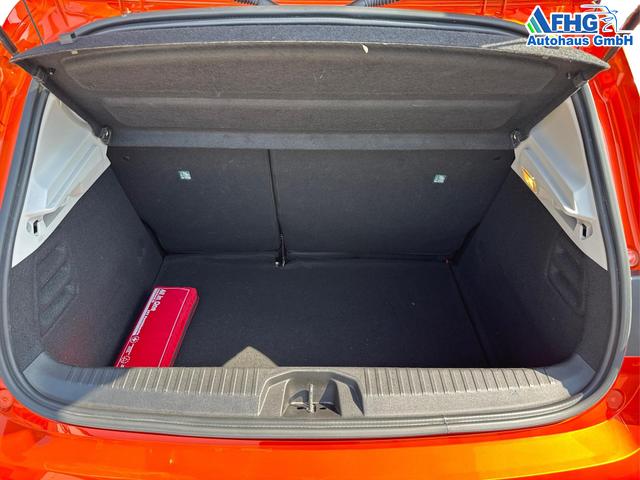 Renault / Clio / Orange / / / Clio V 1.0 TCe 90 Zen Ganzjahresbereifung