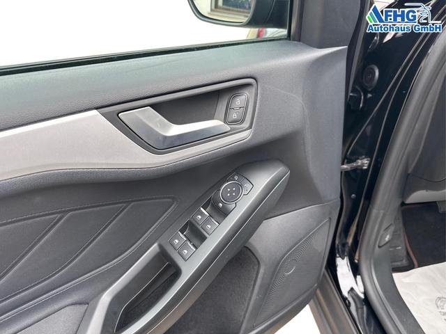 Ford / Focus / Schwarz / / / Focus 1.0 EcoBoost Cool&Connect S/S