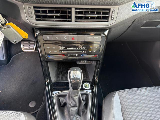 Volkswagen / T-Cross / Schwarz / / / T-Cross 1.0 TSI Life OPF R-Line