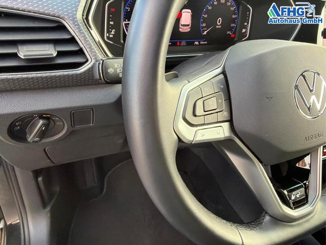 Volkswagen / T-Cross / Schwarz / / / T-Cross 1.0 TSI Life OPF R-Line