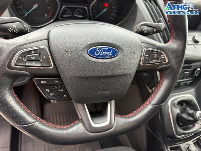 Ford / Kuga / Rot / / / Kuga 1.5 EcoBoost ST-Line 4x2 Start/Stopp OPF